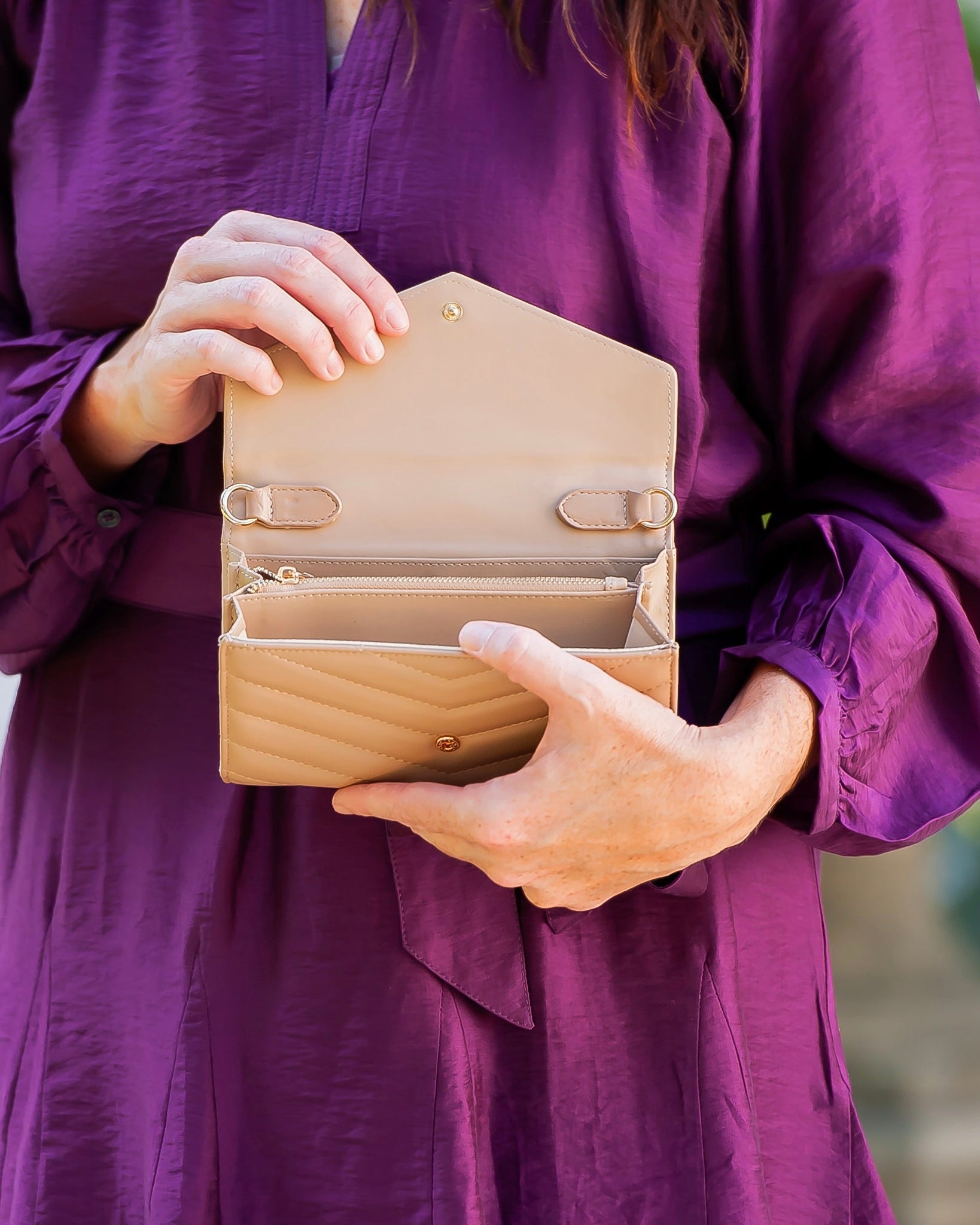 CH crossbody/clutch Latte