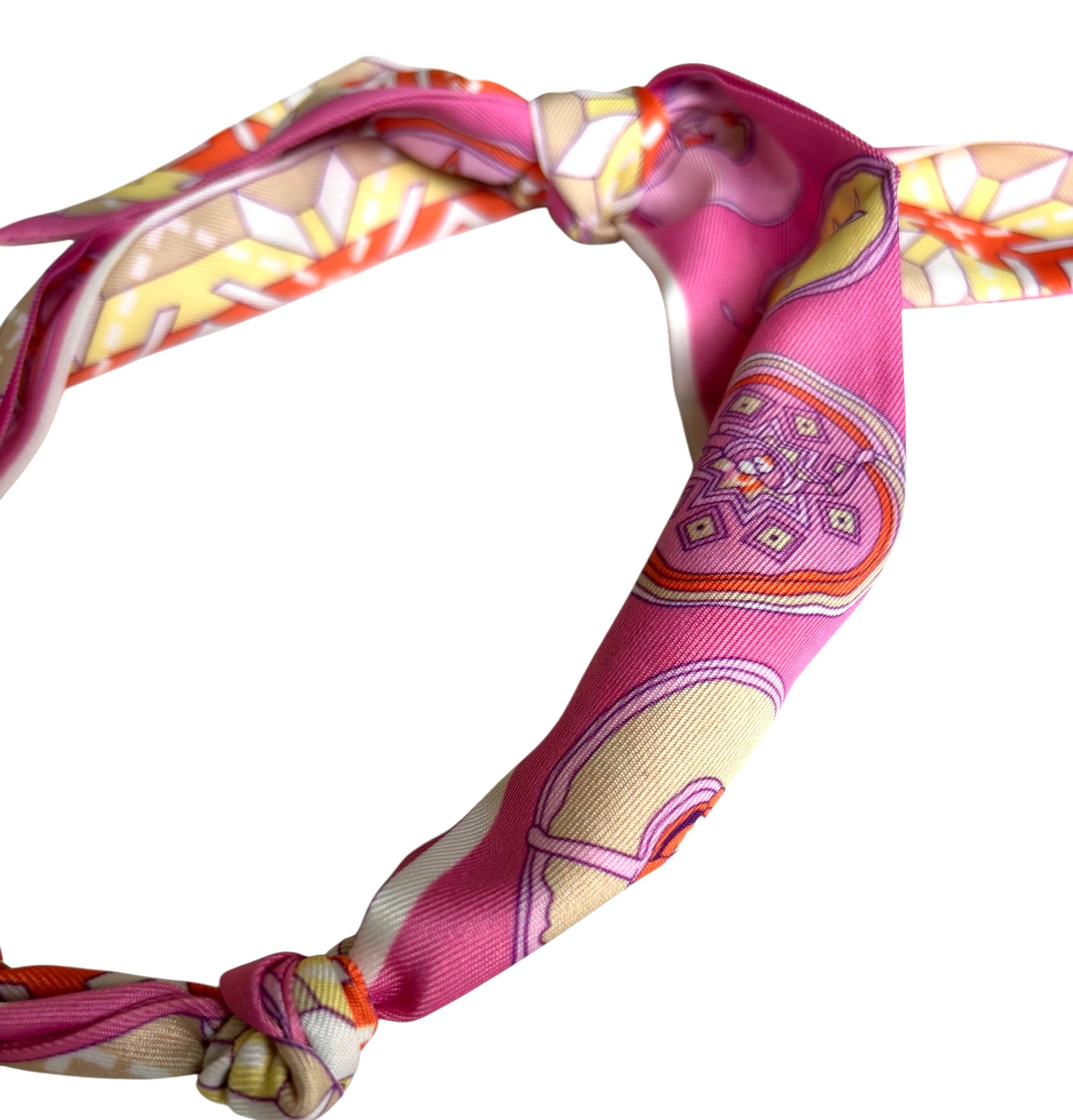 Wynne scarf necklace