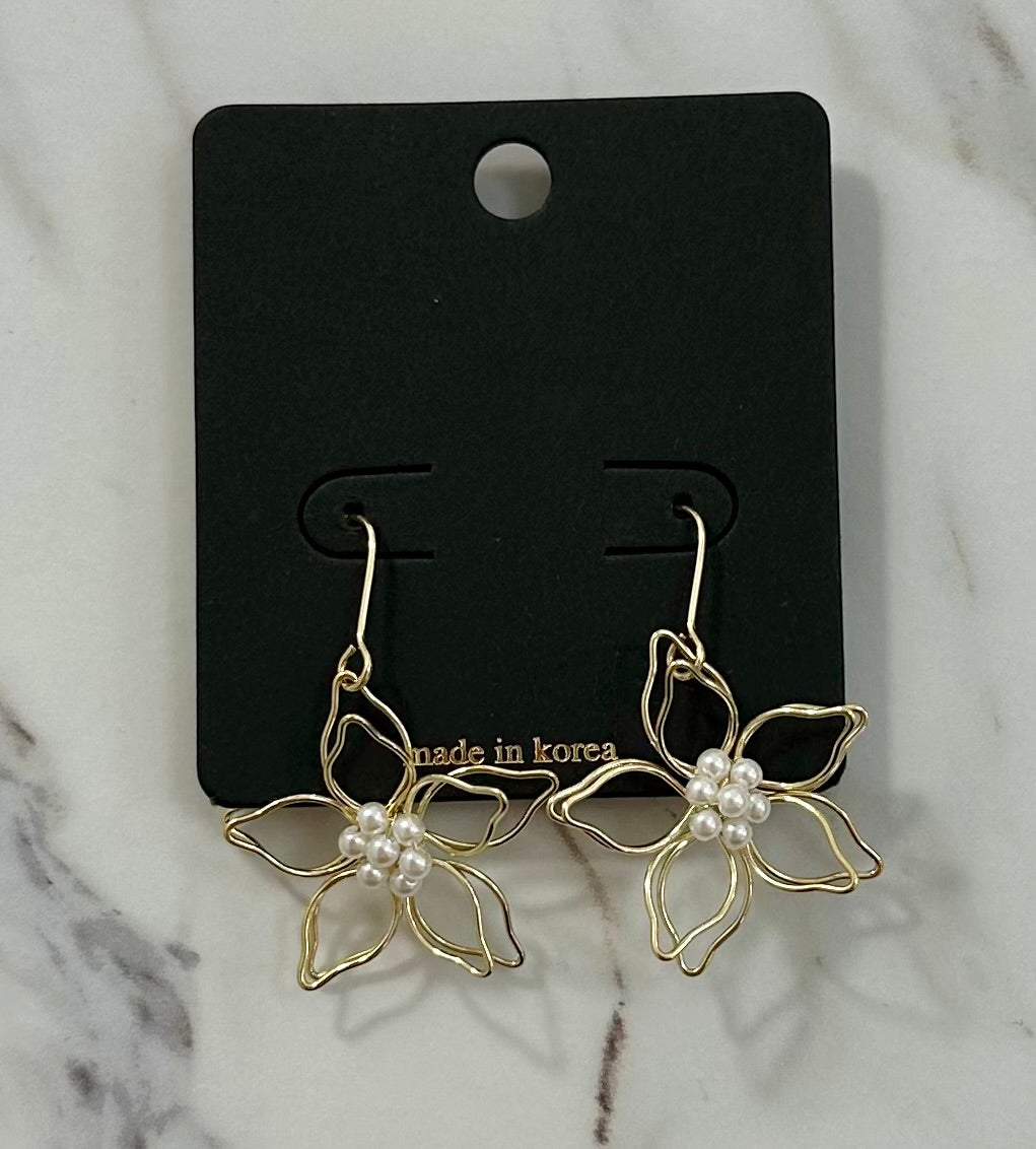 Wire Gold Flower Earrings with Pearls